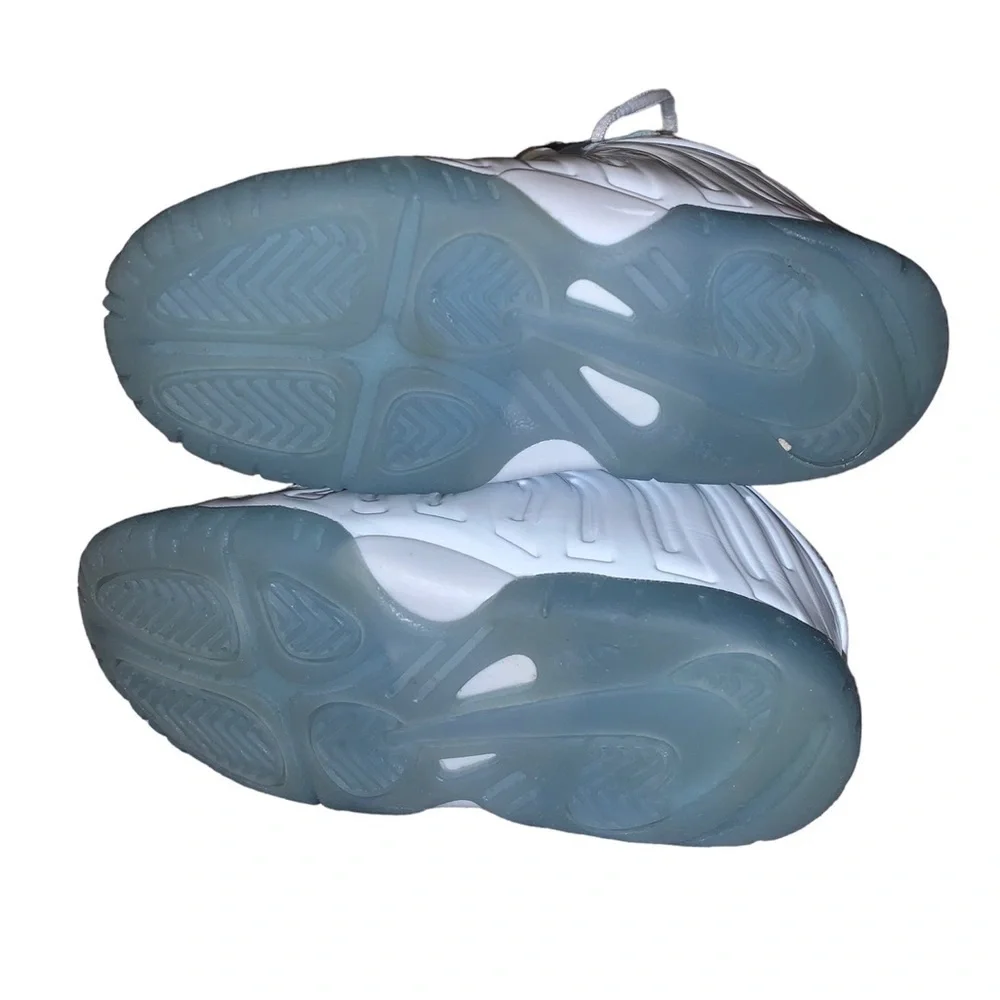 NIKE POSITE ONE (Aura)